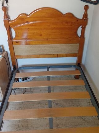 Urgente.Bajada de precio Cama con somier de madera