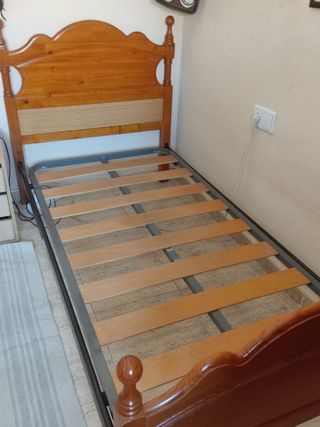 Urgente.Bajada de precio Cama con somier de madera
