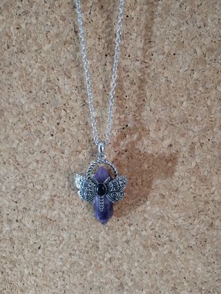 Colgante reiki amatista y mariposa plateada.