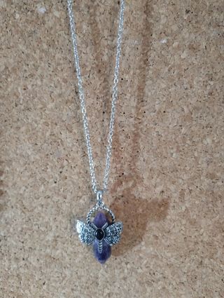 Colgante reiki amatista y mariposa plateada.