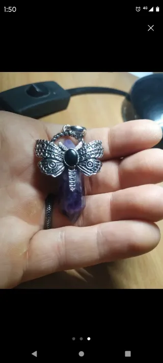 Colgante reiki amatista y mariposa plateada.