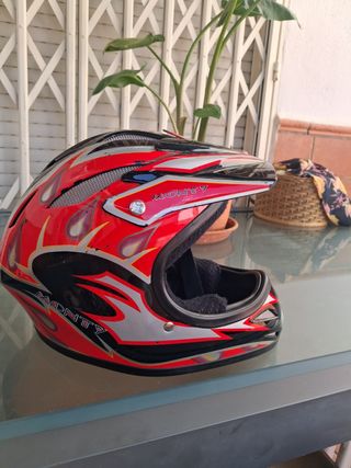 Casco Monty Rojo y Negro