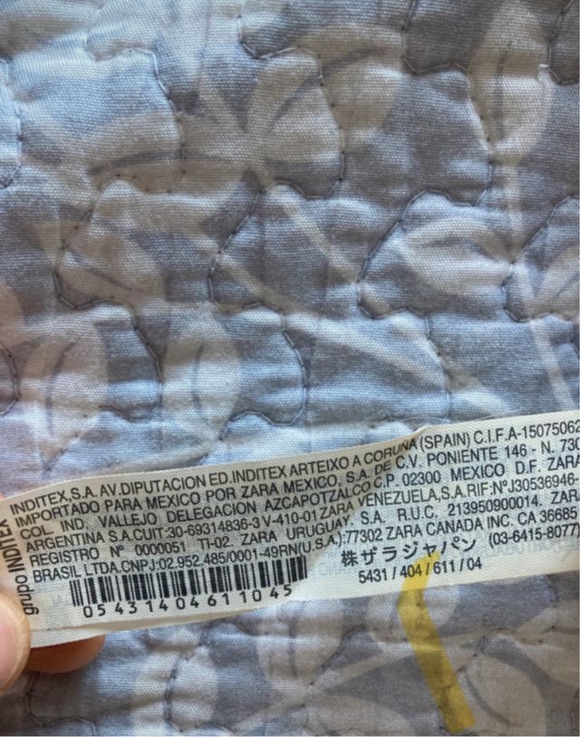 Camiseta Zara morada serie Geometrics