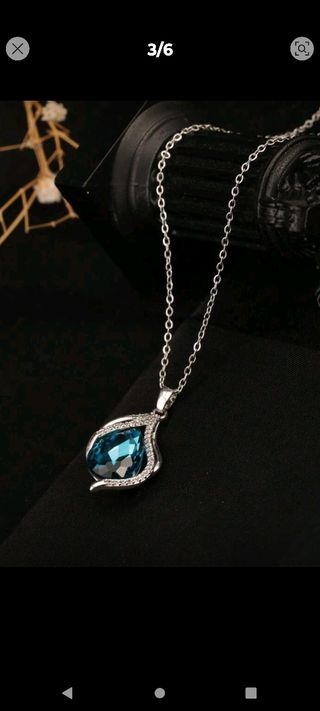 Colgante lágrima azul con cadena plateada