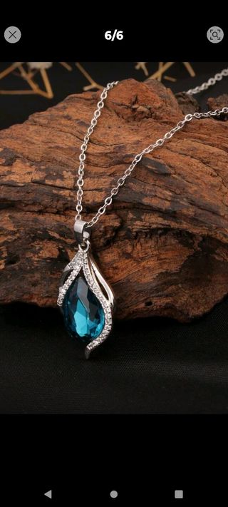 Colgante lágrima azul con cadena plateada