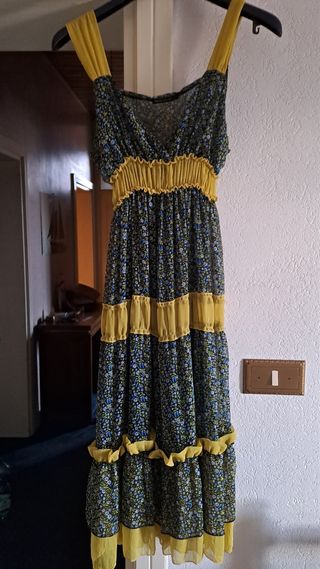 Vestito estivo floreale con balze gialle