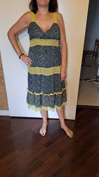 Vestito estivo floreale con balze gialle