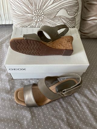 Sandalias Geox Cuña Verde. 