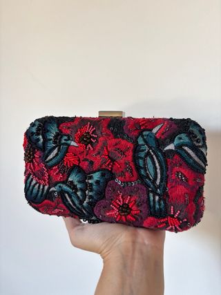 Clutch Zara bordado flores y pájaros