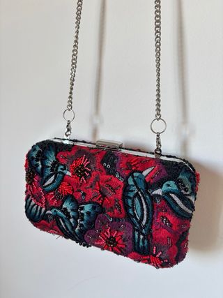 Clutch Zara bordado flores y pájaros