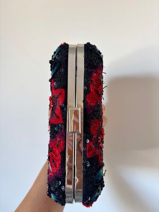 Clutch Zara bordado flores y pájaros
