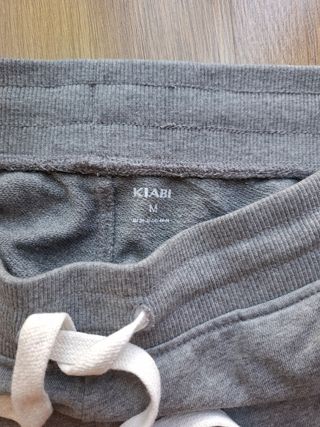 Pantalón chándal Kiabi gris talla M