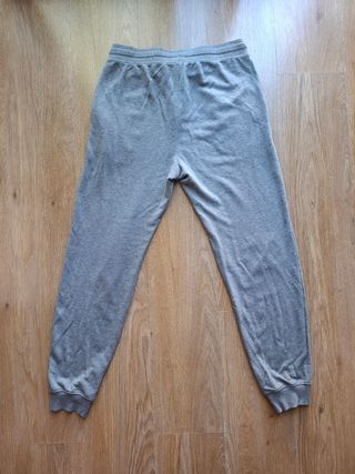 Pantalón chándal Kiabi gris talla M