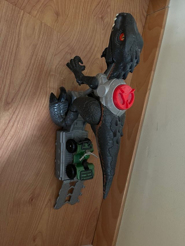 Tiranosaurio Rex con quads Y sonido