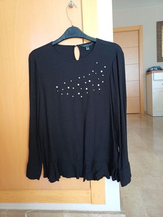 Blusa negra CORTFIEL con perlas