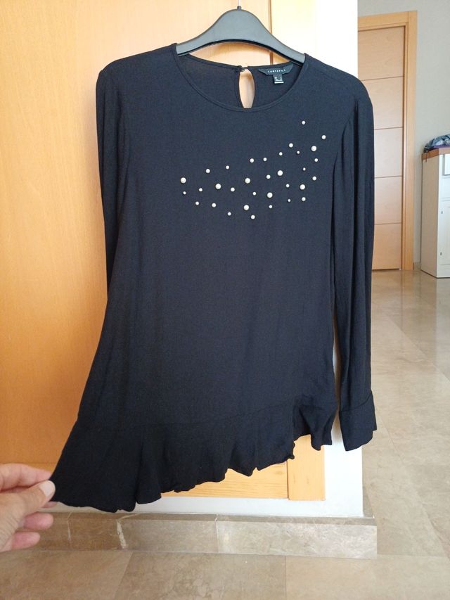 Blusa negra CORTFIEL con perlas