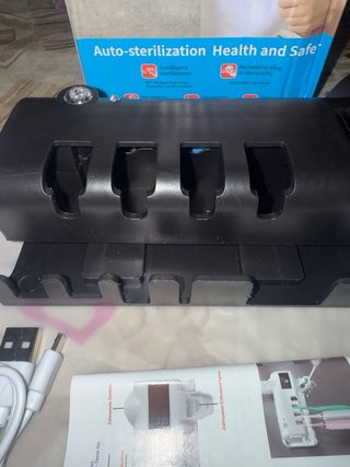 Porta spazzolini e dentifricio sterilizzatore