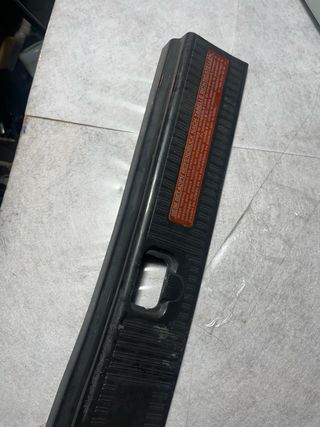 embellecedor mercedes
moldura umbral capó maletero