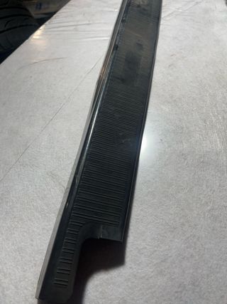 embellecedor mercedes
moldura umbral capó maletero