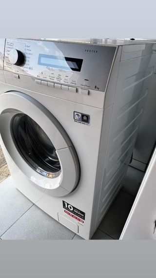 LAVADORA DE CARGA FRONTAL MARCA AEG DE 8 KILOS 
