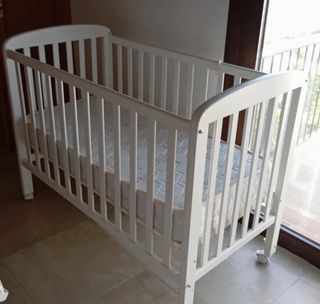 Cuna de madera blanca nueva