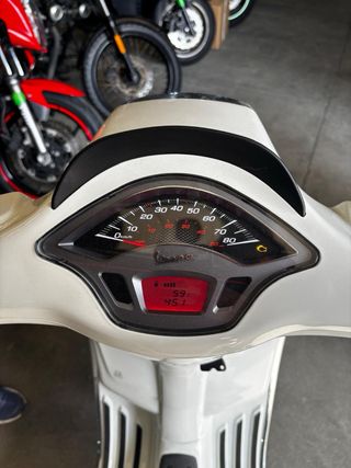 Moto VESPA 50cc Blanca