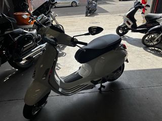 Moto VESPA 50cc Blanca