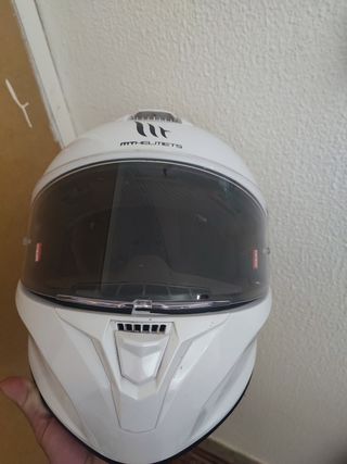 Casco de moto blanco y rosa