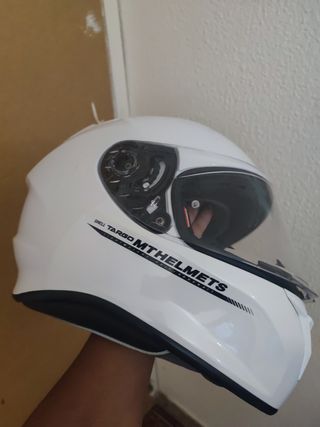 Casco de moto blanco y rosa