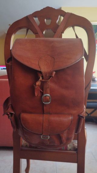 Mochila de cuero marrón