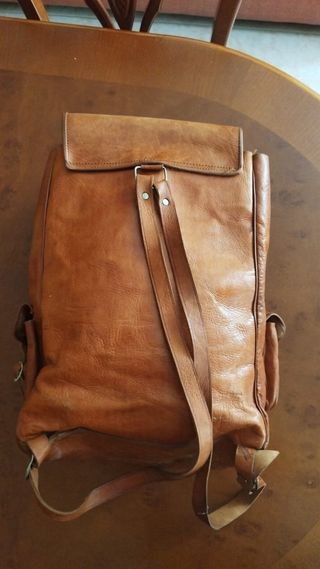 Mochila de cuero marrón