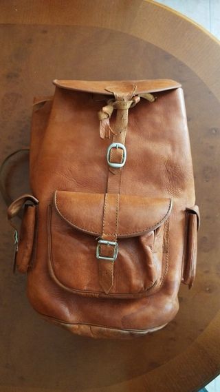 Mochila de cuero marrón