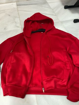 Sudadera con cremallera roja
