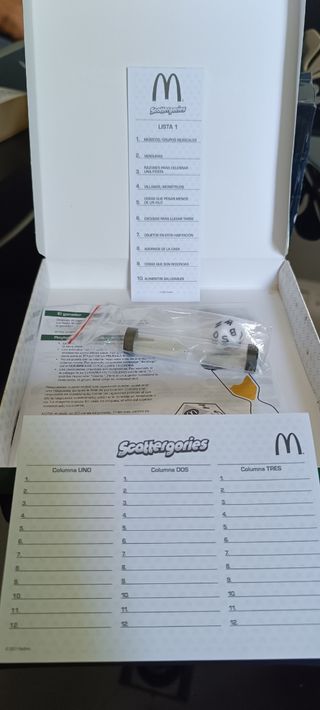 2 mini juegos de mesa.
