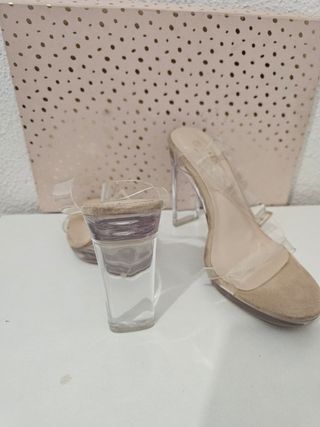 Sandalias transparentes tacón ancho beige
