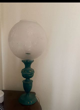 Lámpara de mesa verde y cristal