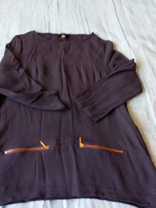 Camiseta azul poliéster con cremalleras