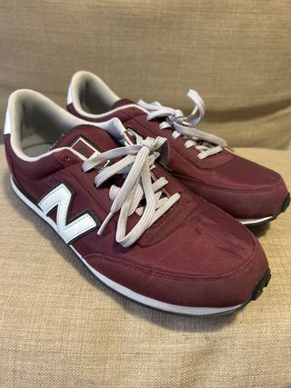 Zapatillas New Balance rojas y blancas
