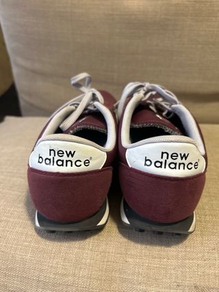 Zapatillas New Balance rojas y blancas
