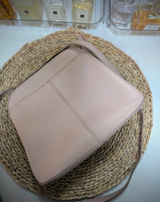 Bolso DKNY Piel Genuina Rosa nude. 
