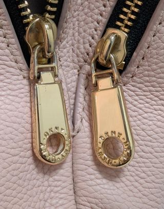 Bolso DKNY Piel Genuina Rosa nude. 