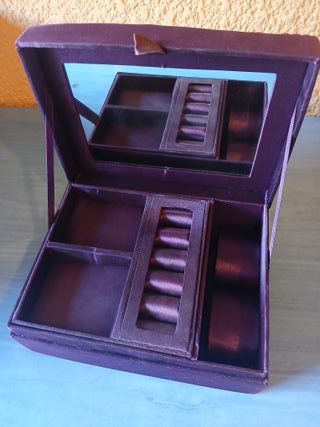 Caja de joyas con espejo