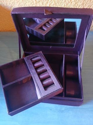 Caja de joyas con espejo