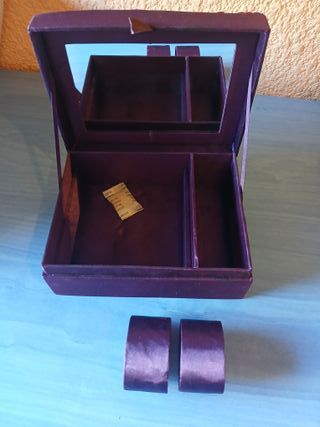 Caja de joyas con espejo