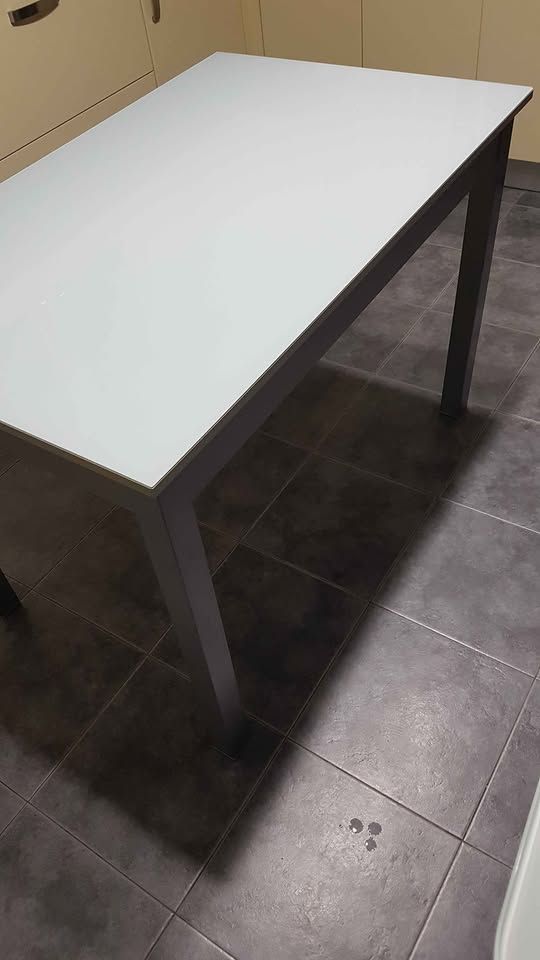 Mesa de cozinha 120x70cm em vidro e metal