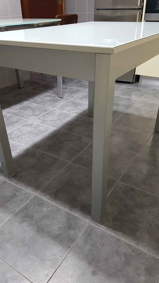 Mesa de cozinha 120x70cm em vidro e metal