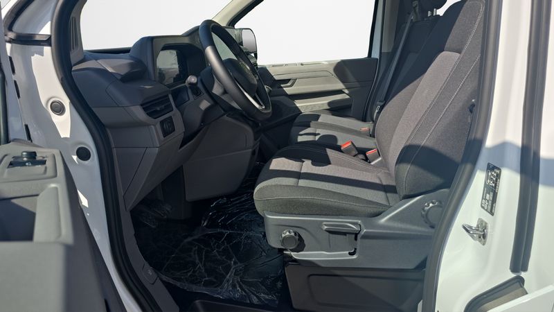 Volkswagen Caravelle 2025, foto 10