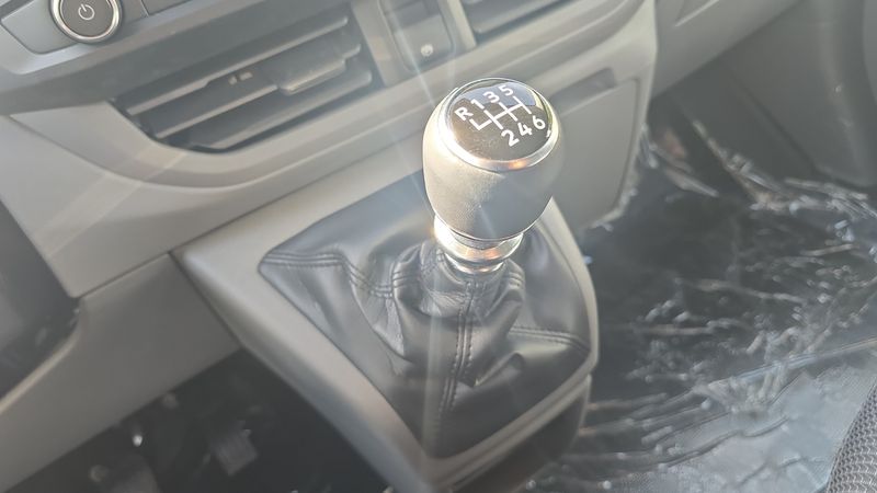 Volkswagen Caravelle 2025, foto 17
