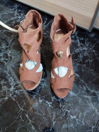 Sandalias de cuña marrones