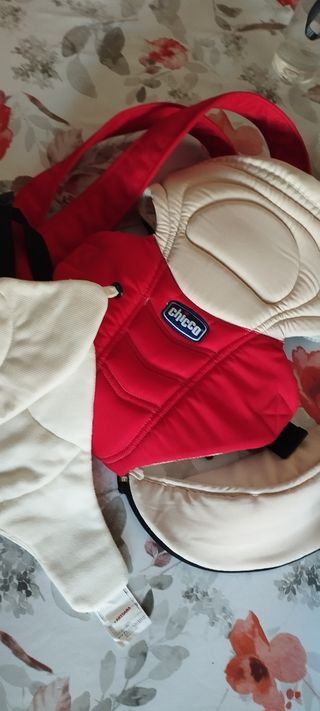 Mochila Portabebés Chicco Roja y Blanca